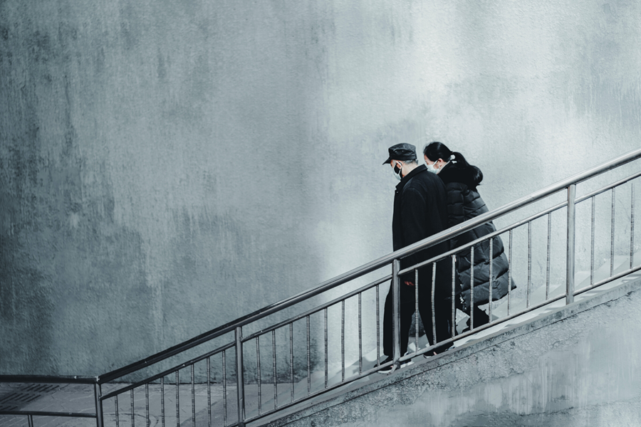 Couple walking - G7 wave 3