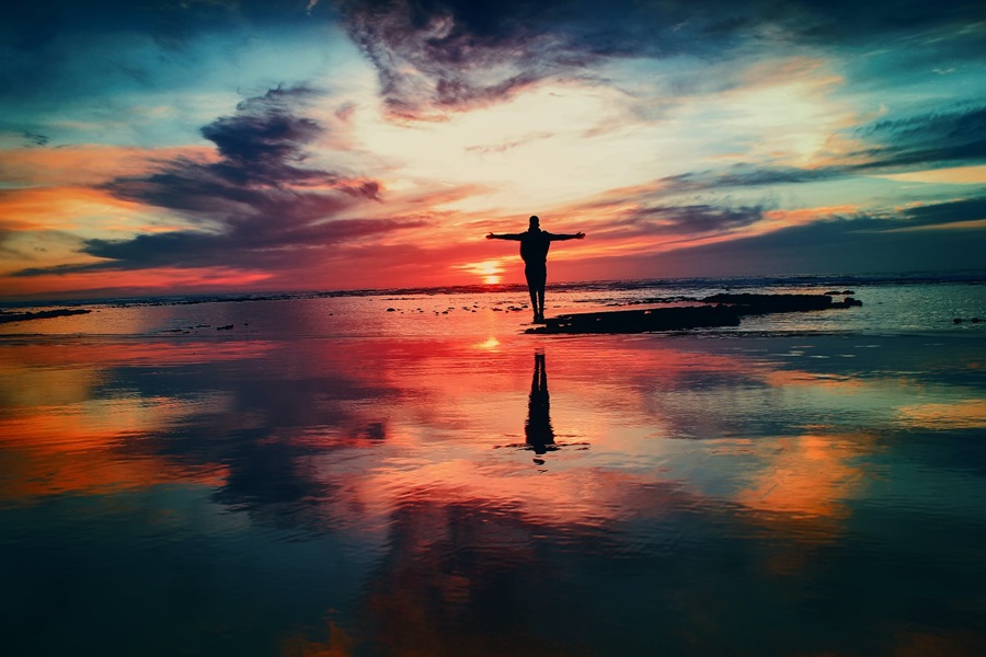 Link-AI-Kantar-man-on-beach