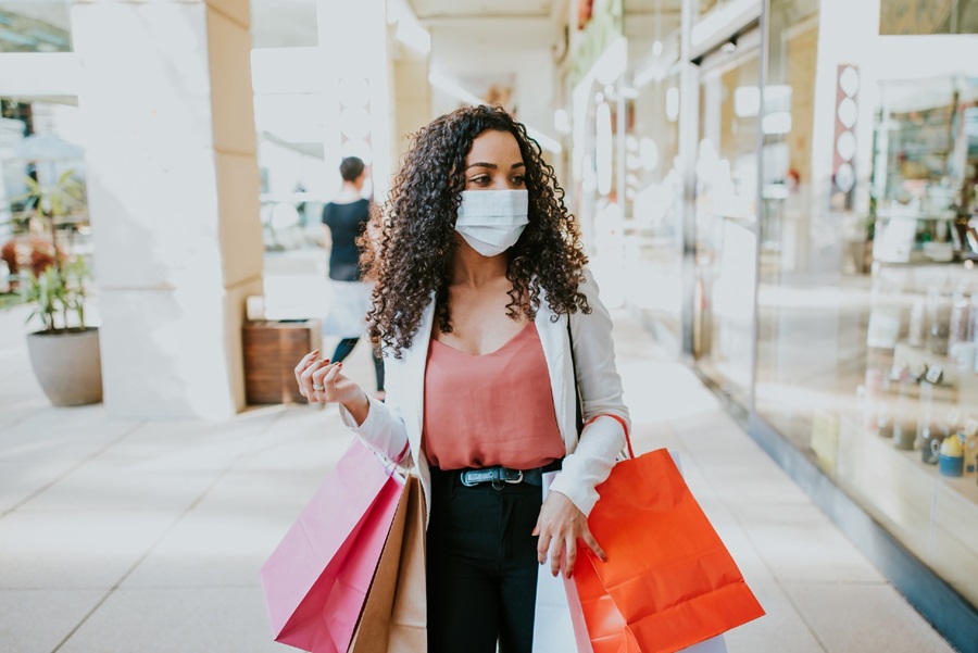 Woman shopping with face mask