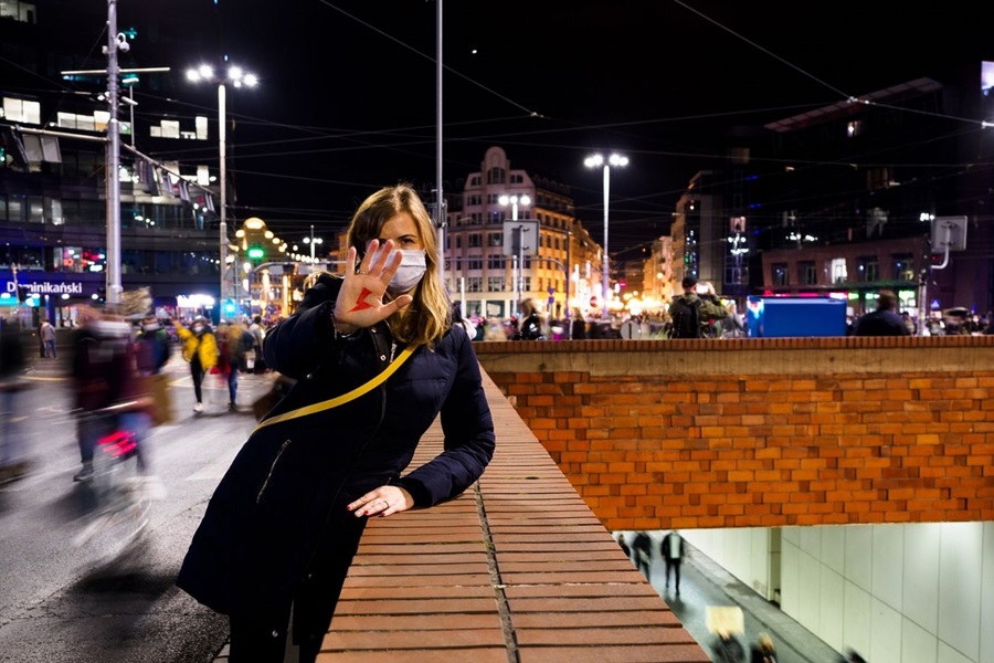 Abortion_Protests_Lightning_Symbol_Poland