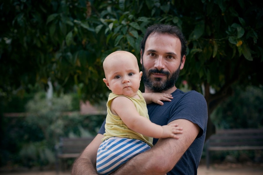 Father holding baby_Hero Image