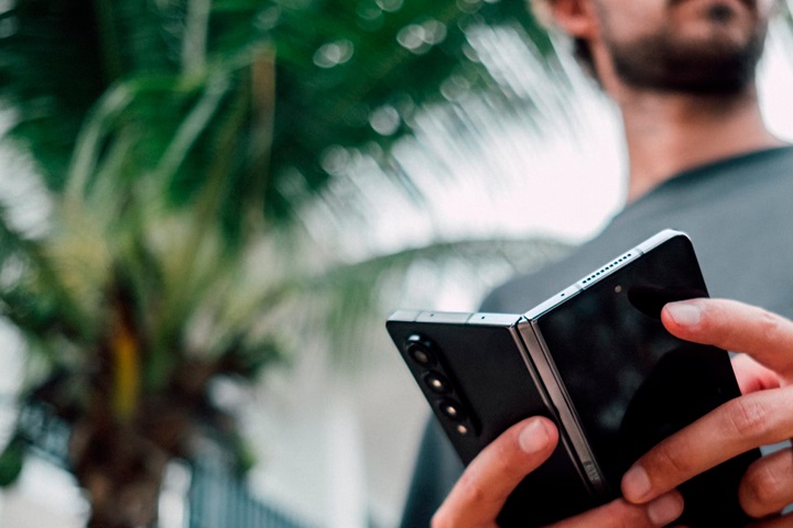 Foldable smartphone