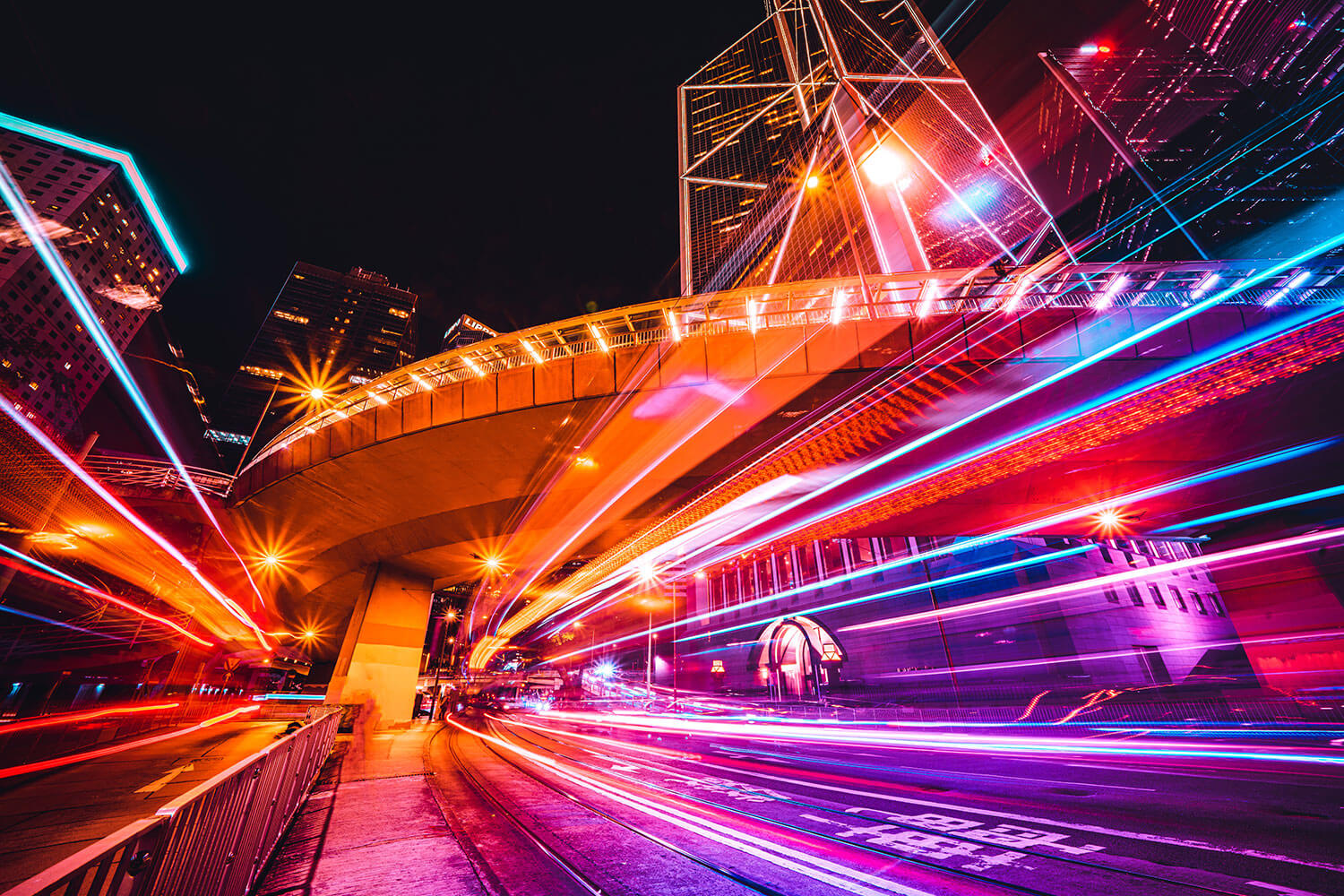 Imagem de cidade e carros em movimento