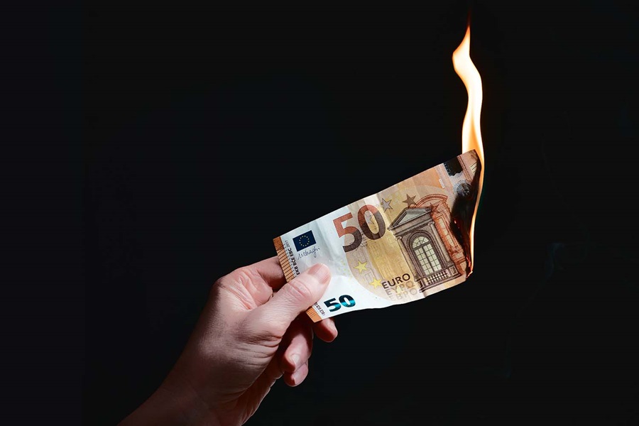 Inflation - Brennender 50 Euro-Schein