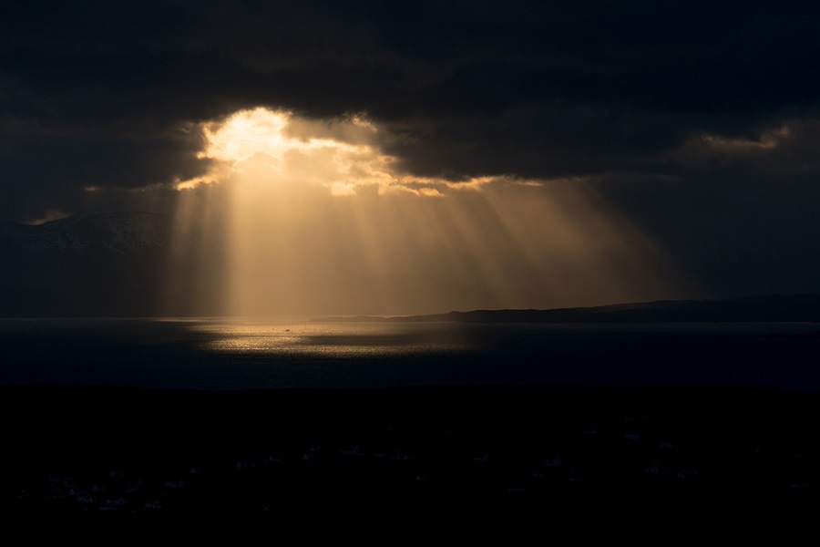 luz en la tormenta