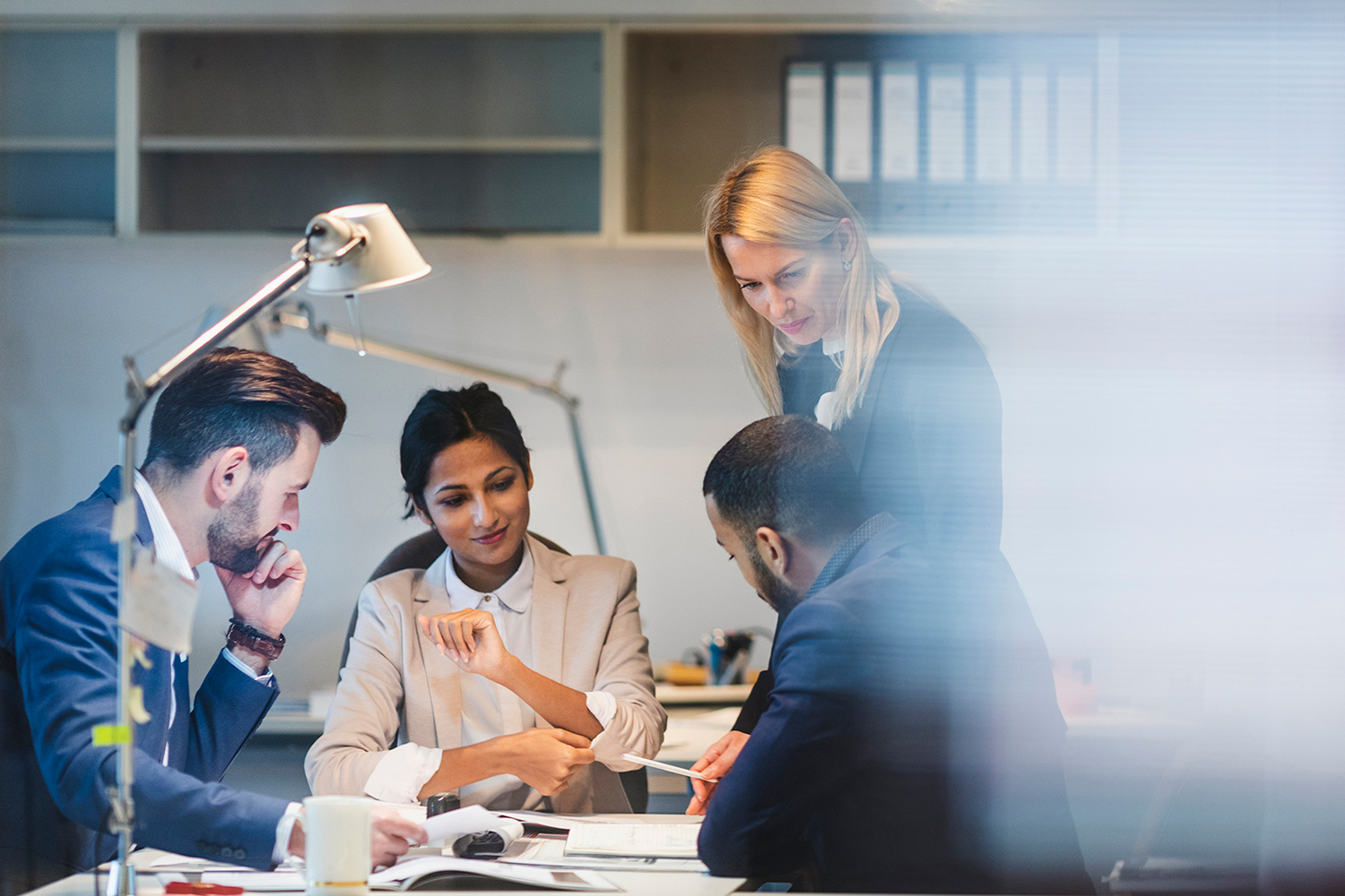 Gente trabajando en la oficina