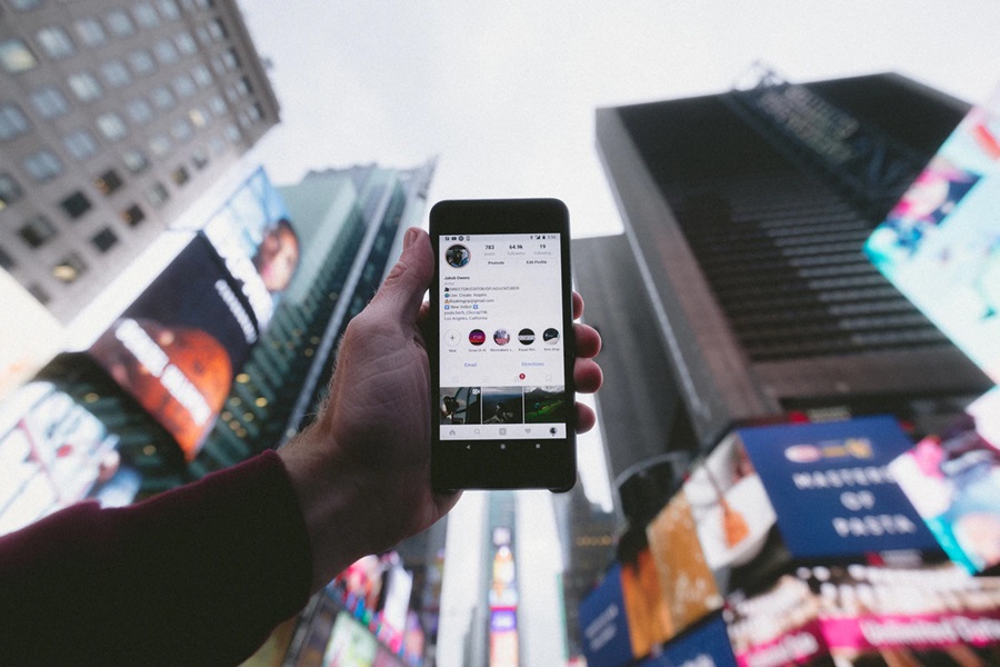 móvil con fondo de Nueva York