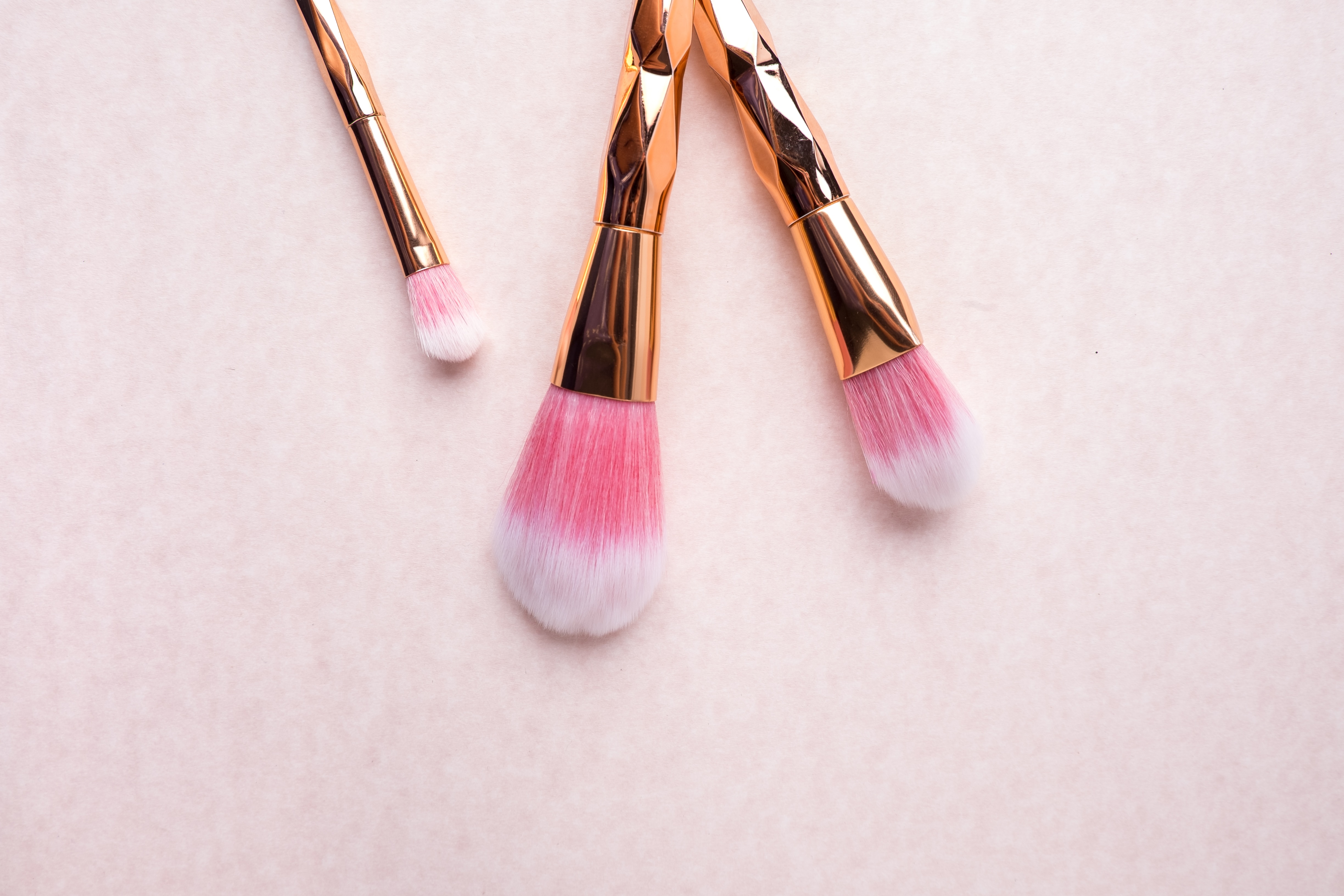 Cosmetic brushes
