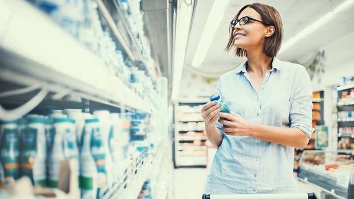 Comprador latino en el punto de venta