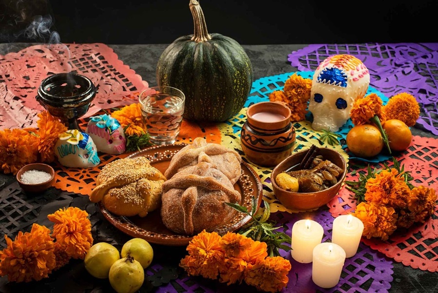 Day of the dead: from traditional celebration to mourning in a pandemic