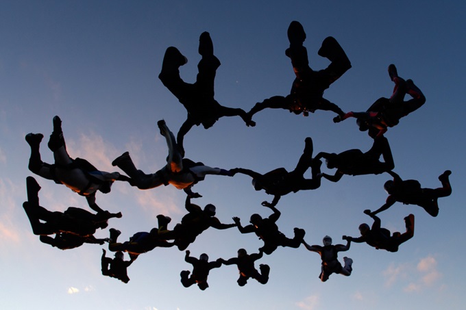 Skydiving formation