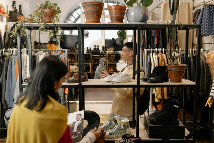Image of a second-hand store