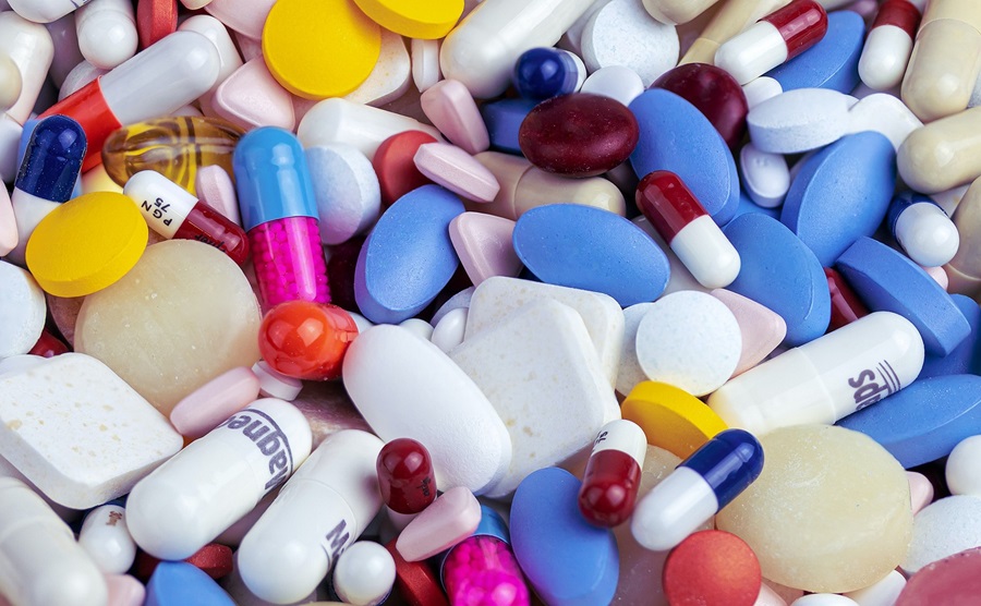 Medicare drug prices and advertising