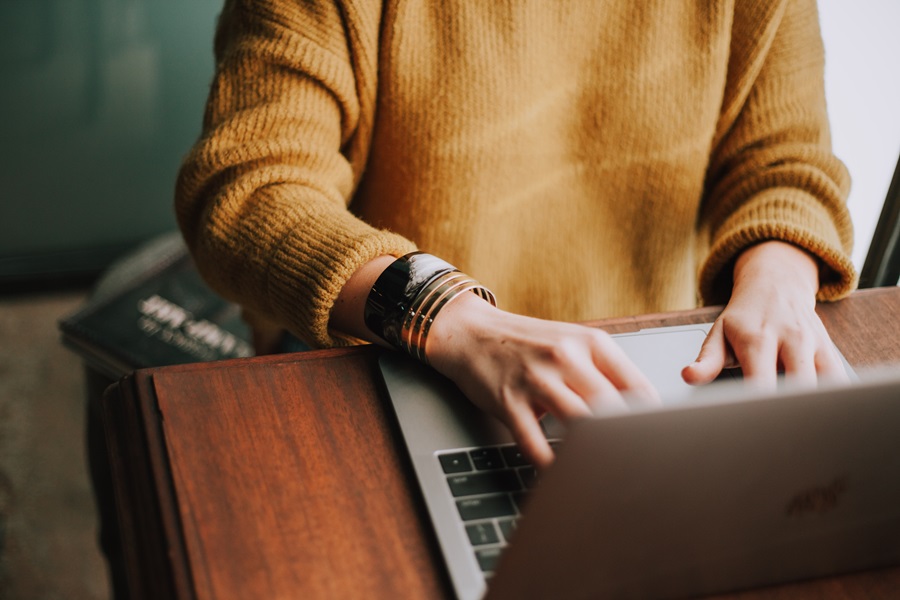 hands and computer
