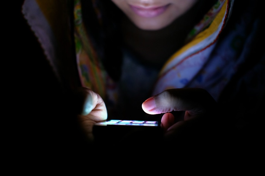 asian woman phone