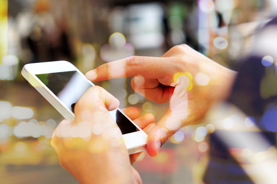 GettyImages-1064627948-phone