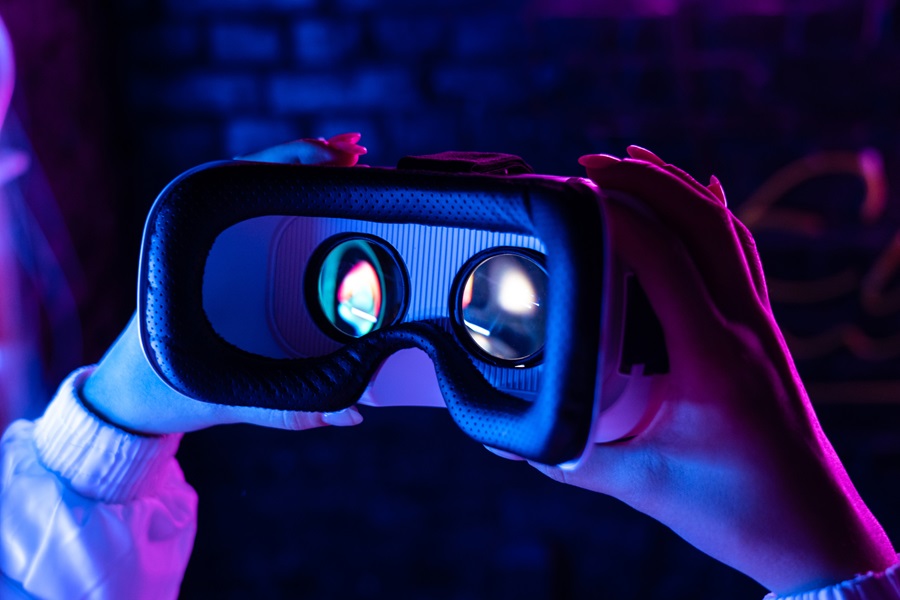 VR headset engagement